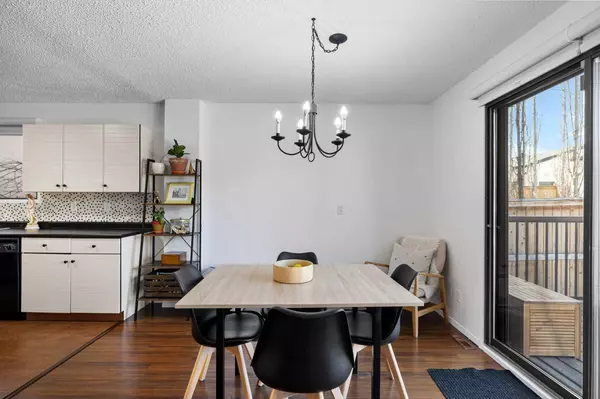 Calgary, AB T3E2H9,2615 28 ST SW