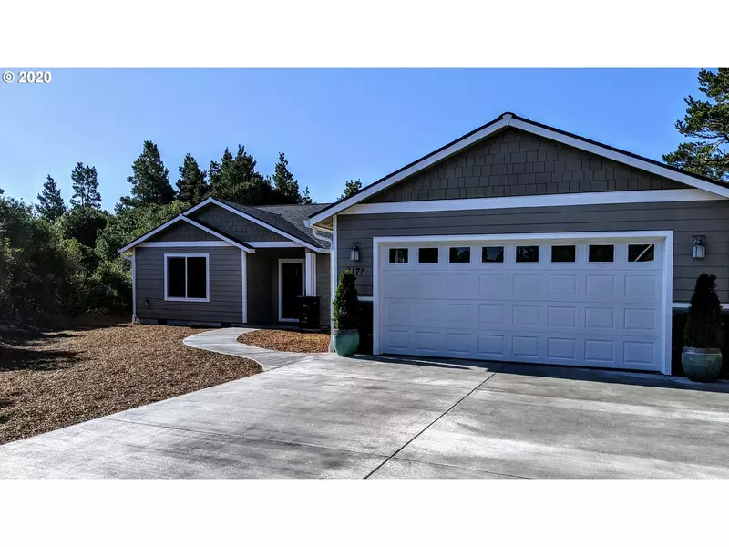 2171 ROYAL ST GEORGES DR, Florence, OR 97439