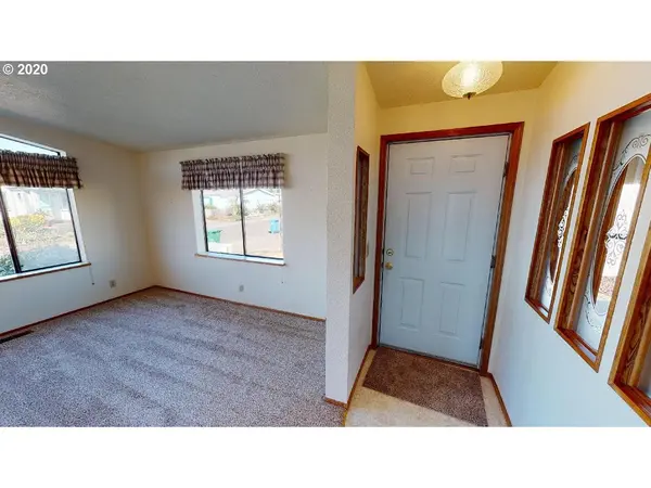 3700 BABCOCK LN #SP 28, Eugene, OR 97401