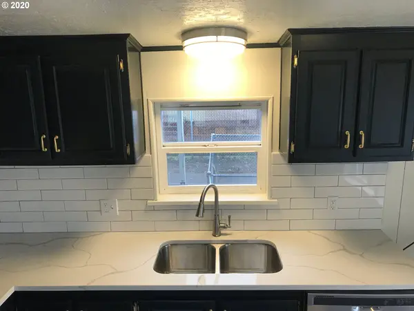 144 38TH ST, Springfield, OR 97478