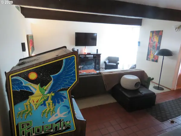 Eugene, OR 97405,5 W 37TH AVE