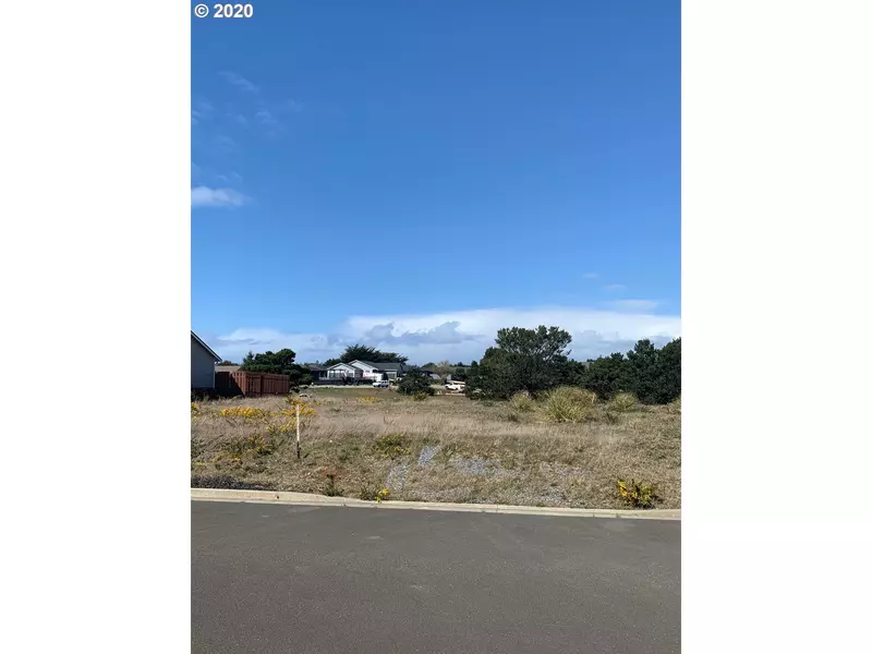 662 SPYGLASS DR, Bandon, OR 97411