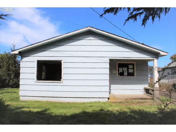 863 MYRTLE AVE, Reedsport, OR 97467