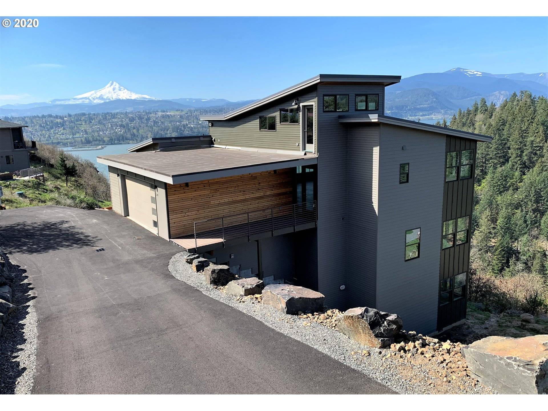 260 Sterling BLVD, White Salmon, WA 98672