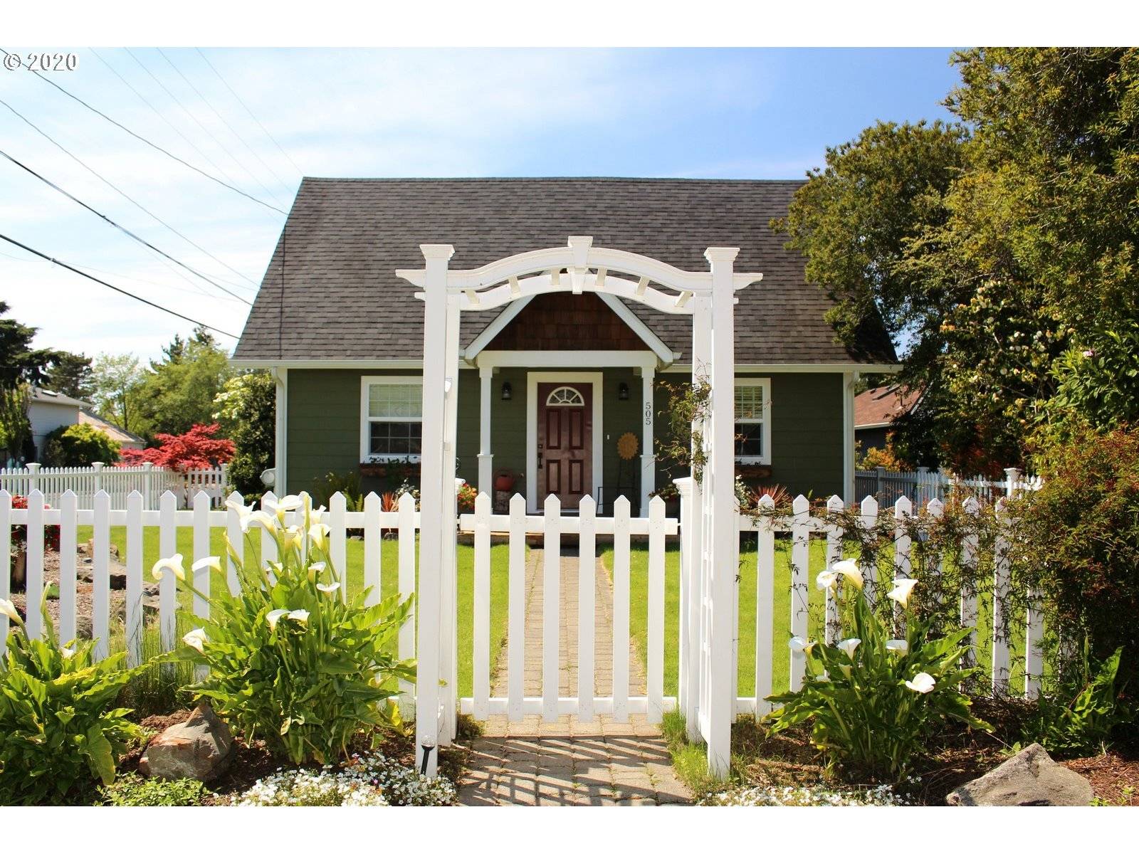 Florence, OR 97439,505 JUNIPER ST