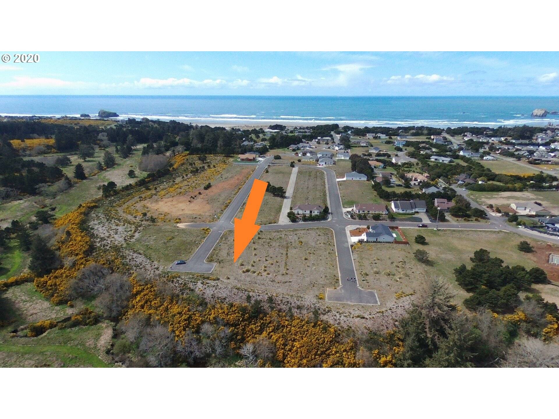 636 SEACREST DR, Bandon, OR 97411