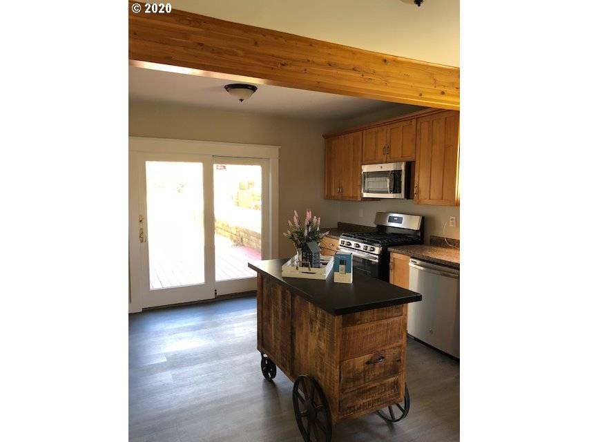 Astoria, OR 97103,1062 James ST
