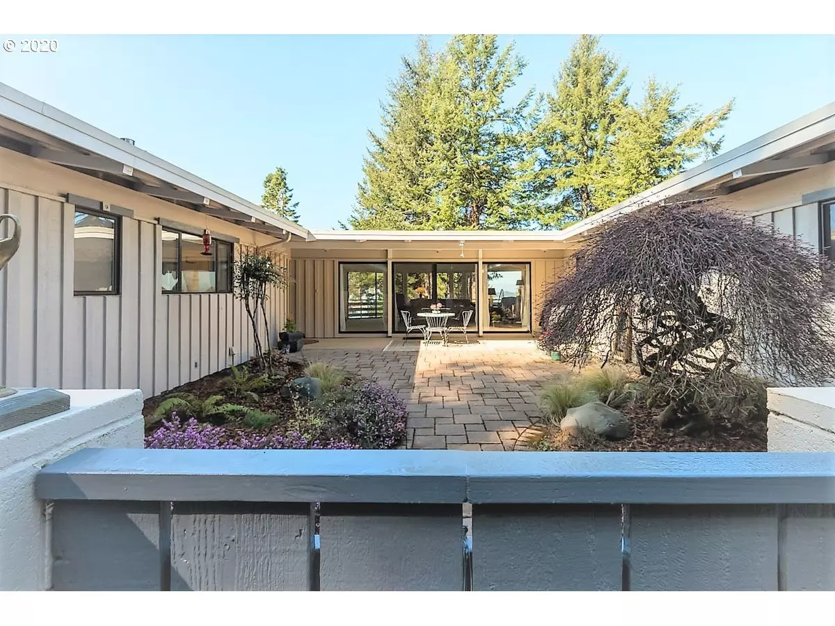 North Bend, OR 97459,93884 MAKAI LN