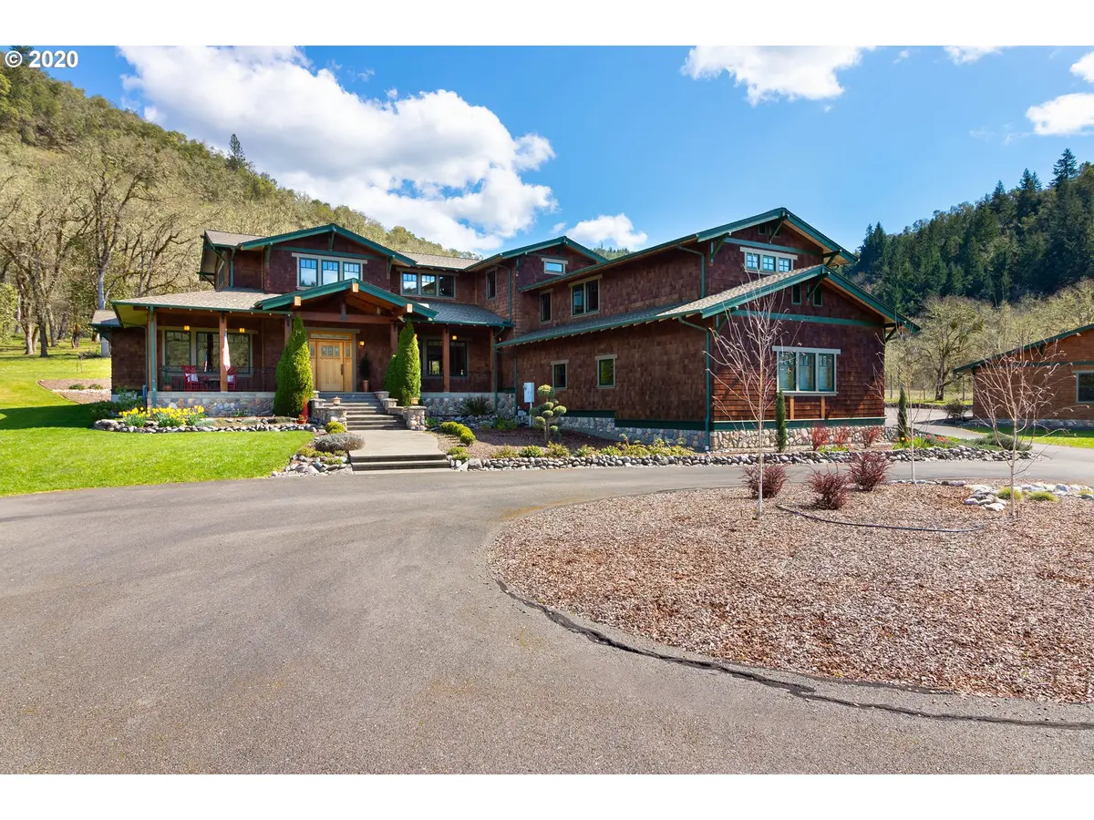 736 HEMLOCK LN, Roseburg, OR 97471