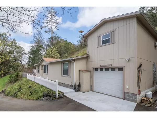 2383 W MILITARY AVE, Roseburg, OR 97471