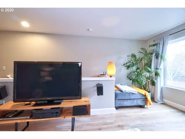 3352 SW DELANEY PL, Portland, OR 97225