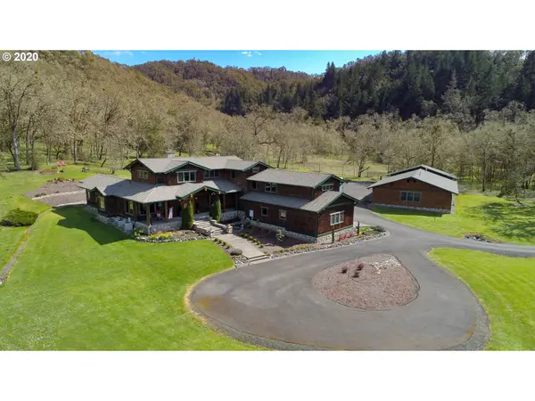 736 HEMLOCK LN, Roseburg, OR 97471