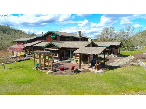 736 HEMLOCK LN, Roseburg, OR 97471