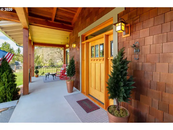 736 HEMLOCK LN, Roseburg, OR 97471