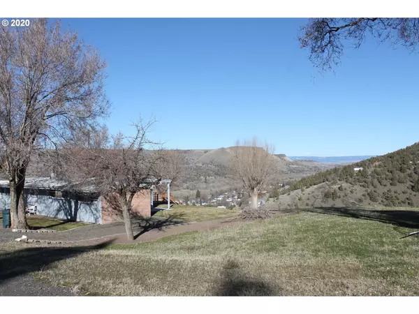 John Day, OR 97845,111 SKYLINE DR