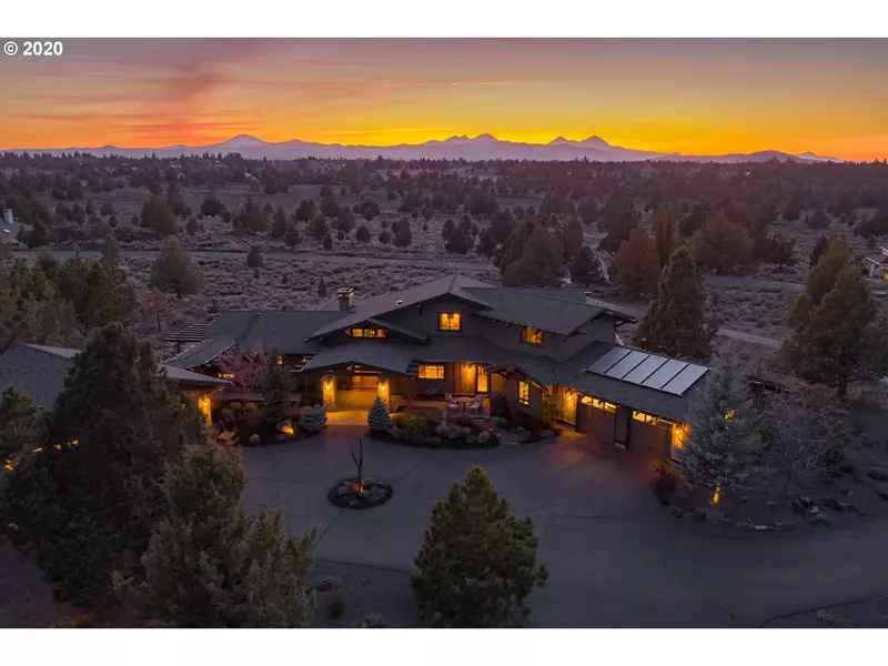 22300 WHITE PEAKS DR, Bend, OR 97702