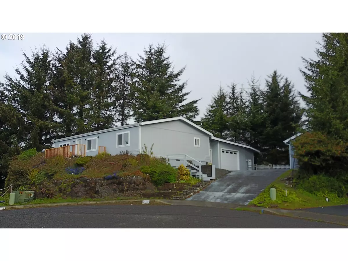 Brookings, OR 97415,408 KNOLL LN