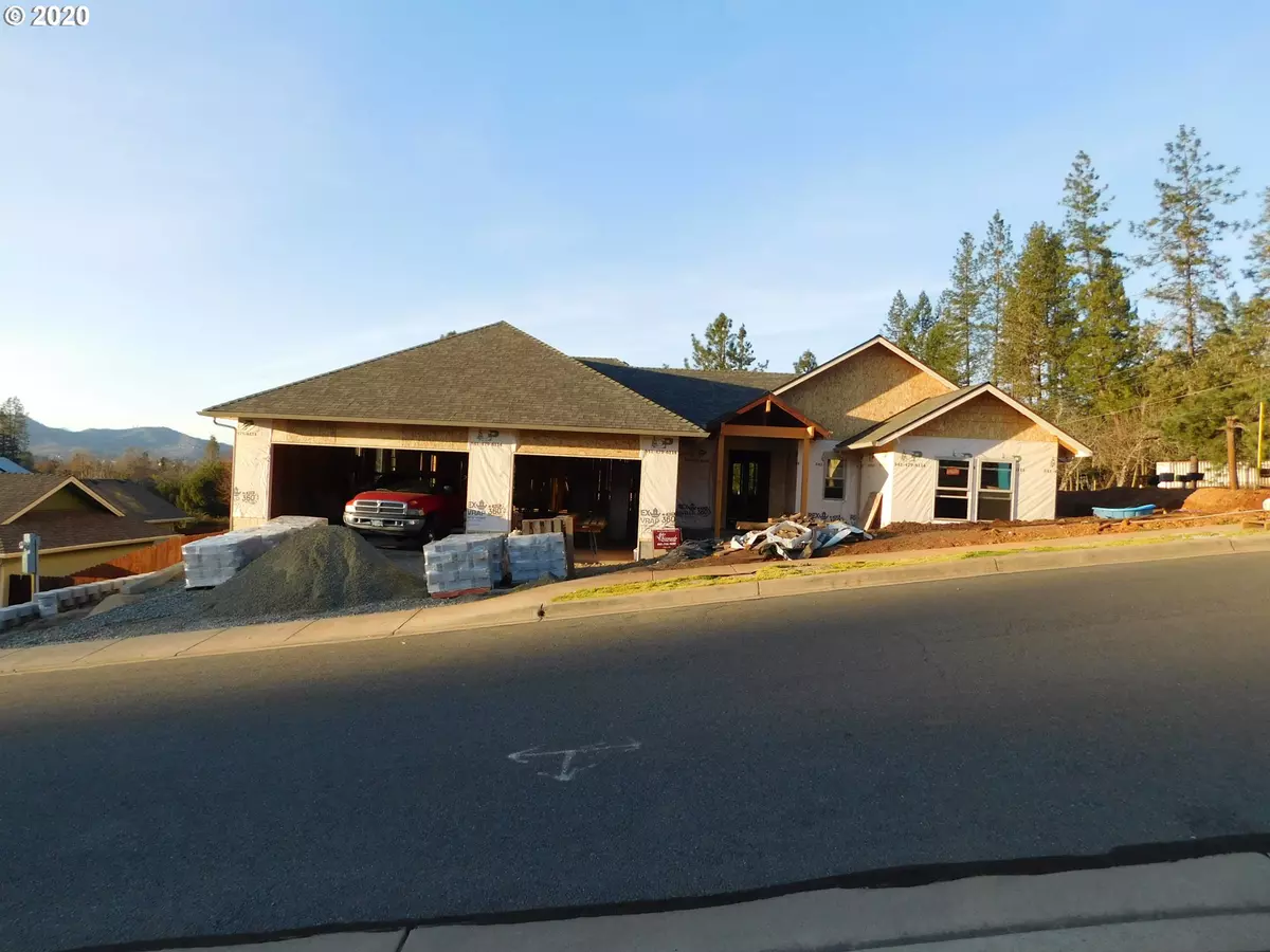 Grants Pass, OR 97527,1916 SE HARPAZO LN