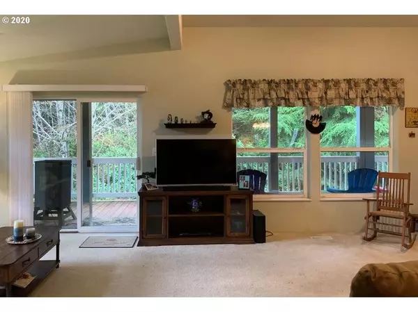 Yachats, OR 97498,224 NE EVERGREEN LN