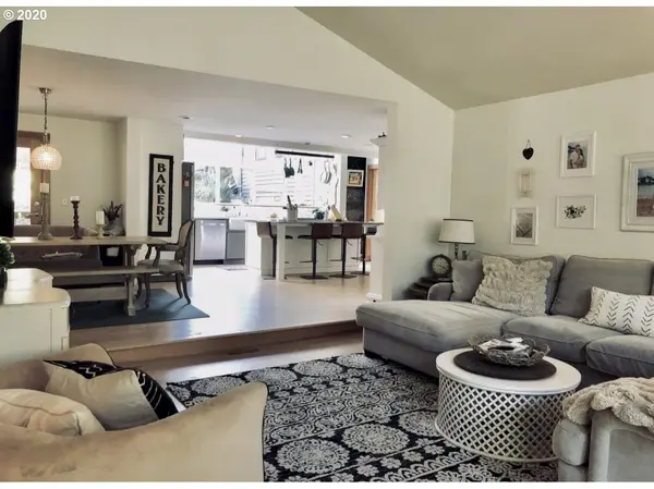 3873 VINE MAPLE ST, Eugene, OR 97405