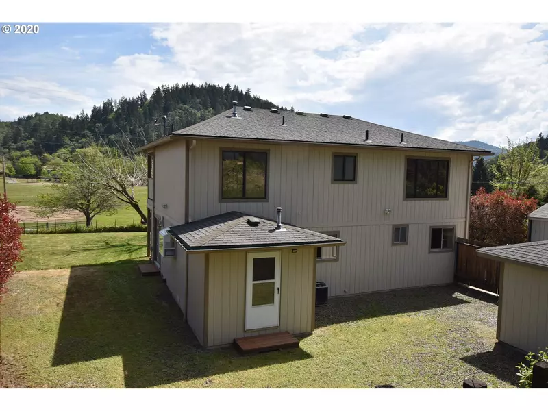 326 SW FOURTH AVE, Myrtle Creek, OR 97457