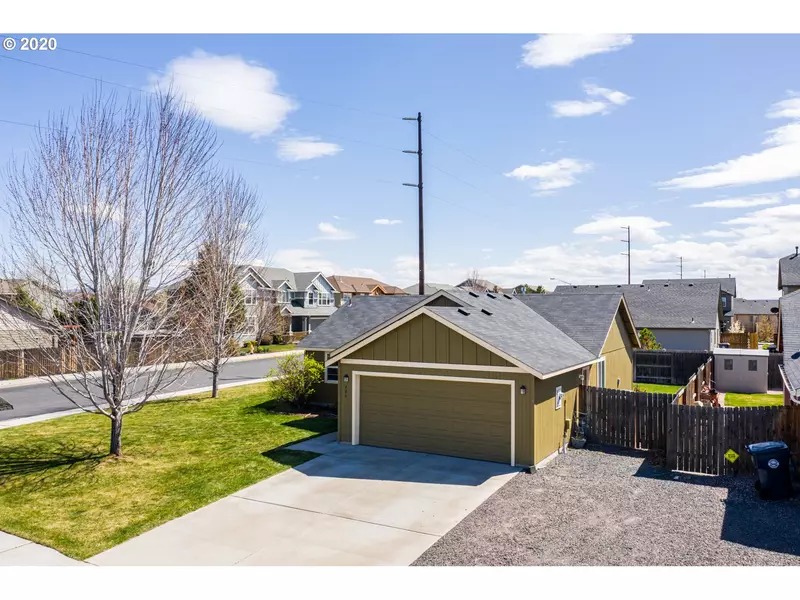 486 NE QUINCE AVE, Redmond, OR 97756