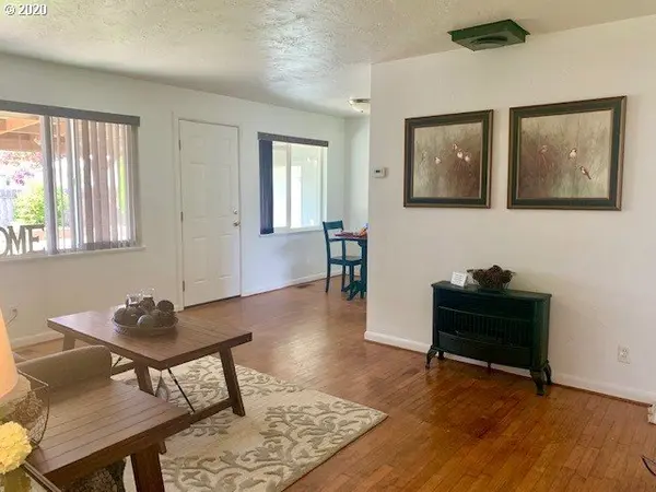 235 S N ST, Cottage Grove, OR 97424