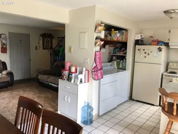 361 WARNER MILNE RD, Oregon City, OR 97045