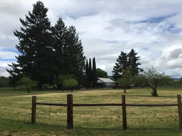 480 PARKINSON RD, Winston, OR 97496