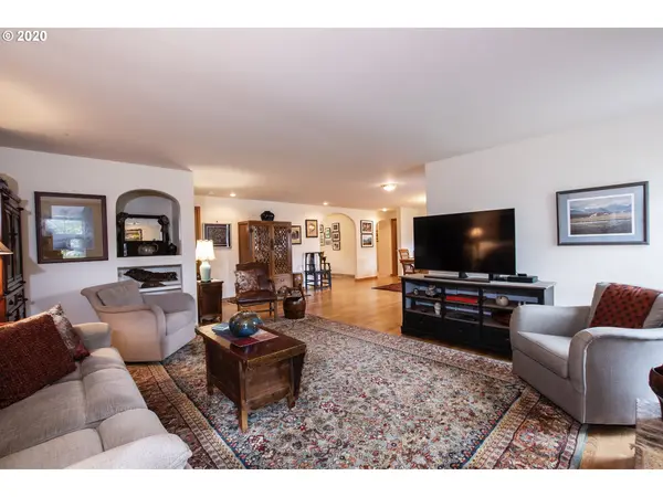 1662 CAMBRIDGE OAKS DR, Eugene, OR 97401