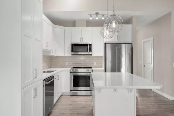 Calgary, AB T3M 2V5,915 Cranbrook WALK SE