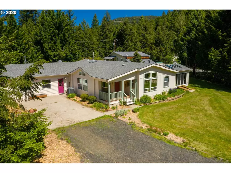 2864 CAVITT CREEK RD, Glide, OR 97443