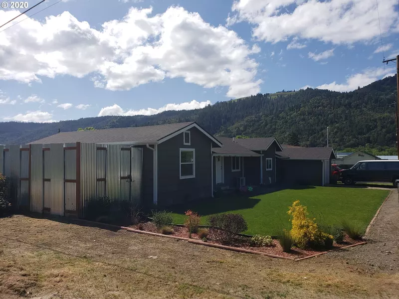 120 WALNUT ST, Myrtle Creek, OR 97457