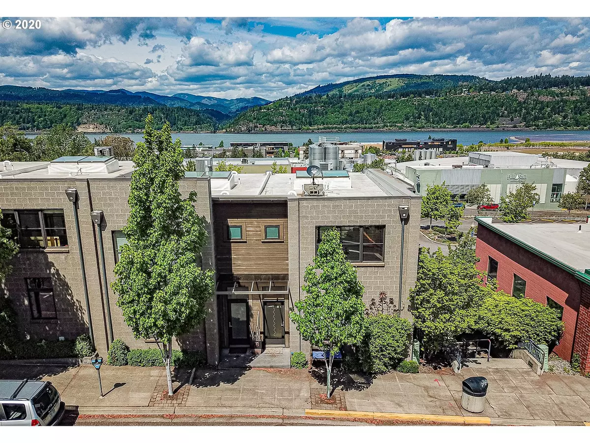 Hood River, OR 97031,606 CASCADE AVE