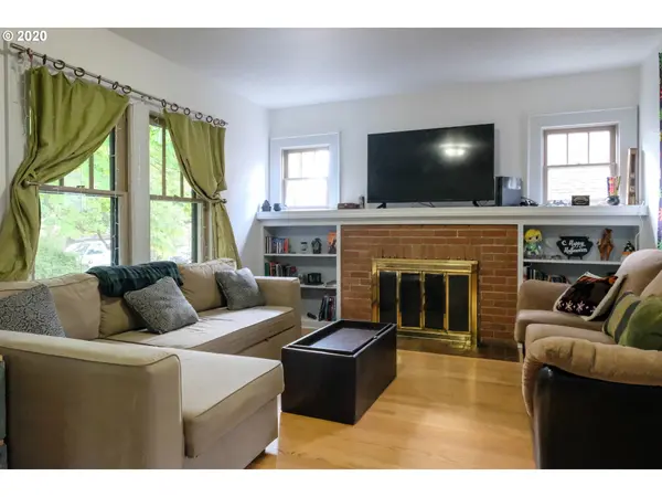 910 JACKSON ST, Eugene, OR 97402