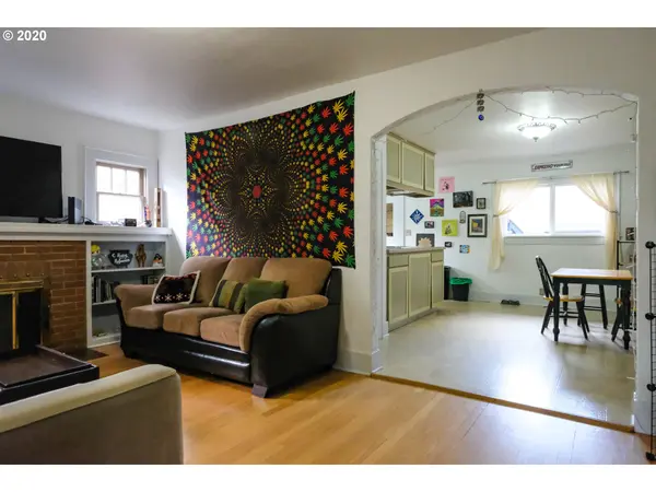 910 JACKSON ST, Eugene, OR 97402