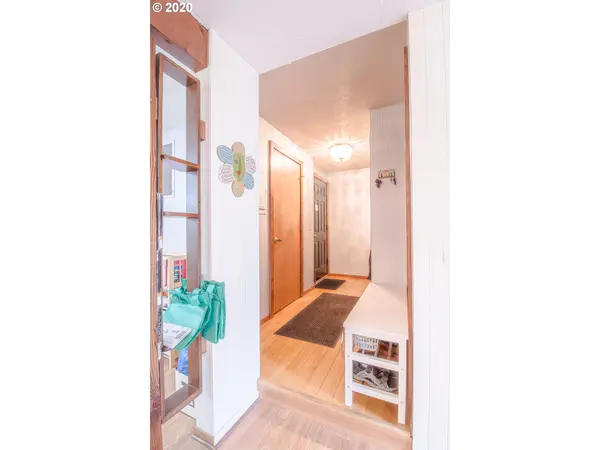 652 CHERRY DR, Eugene, OR 97401