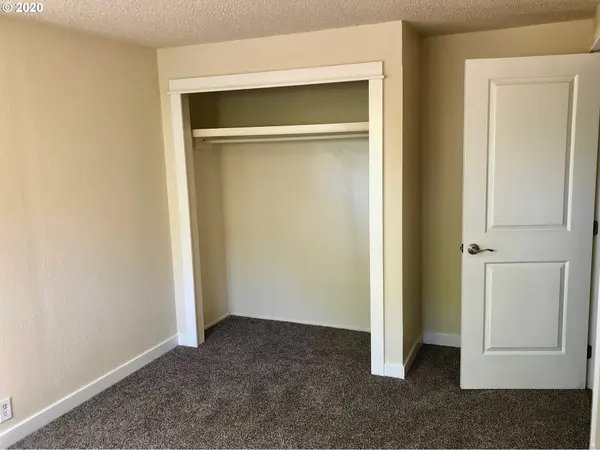 1234 C ST, Springfield, OR 97477