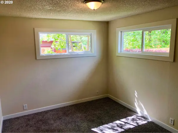 1234 C ST, Springfield, OR 97477