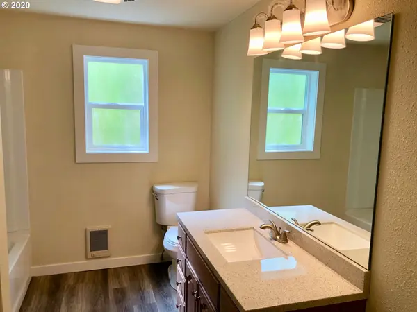 1234 C ST, Springfield, OR 97477