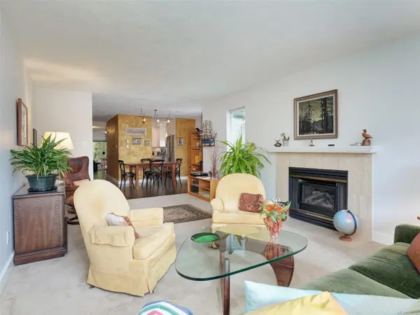 Saanich, BC V8Y 2K5,5110 Cordova Bay Rd #22