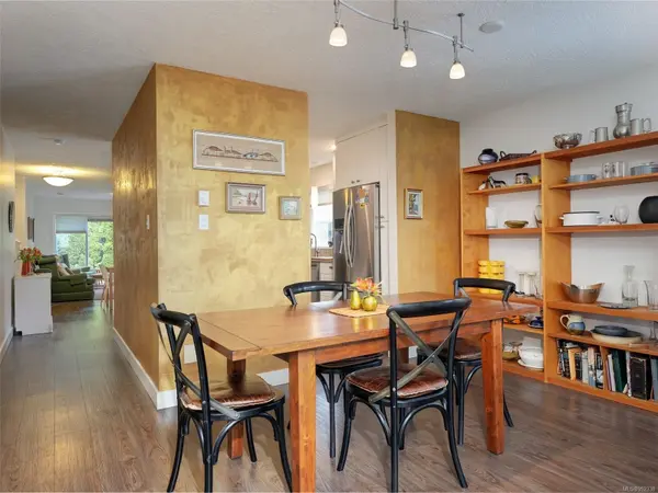 Saanich, BC V8Y 2K5,5110 Cordova Bay Rd #22