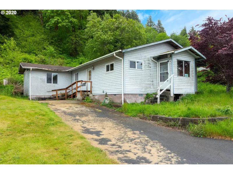 526 ELM AVE, Reedsport, OR 97467