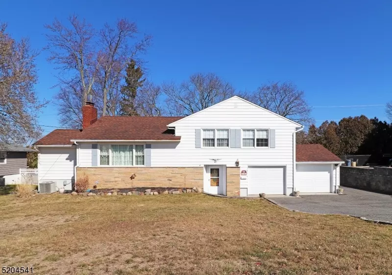 16 Eberhardt Rd, East Hanover Twp., NJ 07936