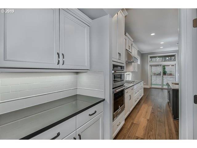 Happy Valley, OR 97086,9845 SE NICHOLAS DR #4