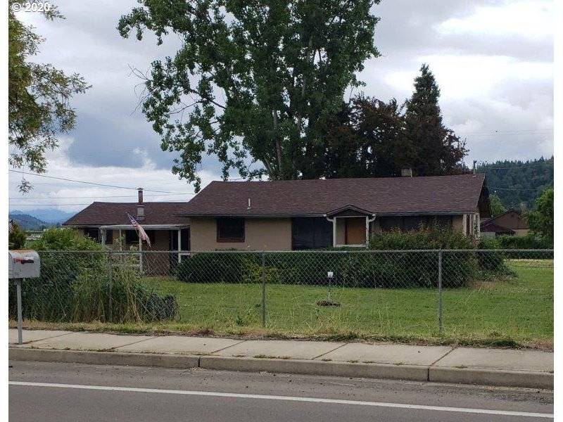 1102 Comstock RD, Sutherlin, OR 97479