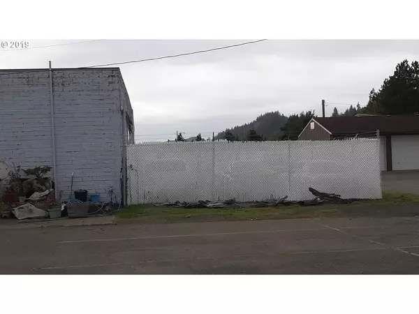 Reedsport, OR 97467,543 FIR AVE