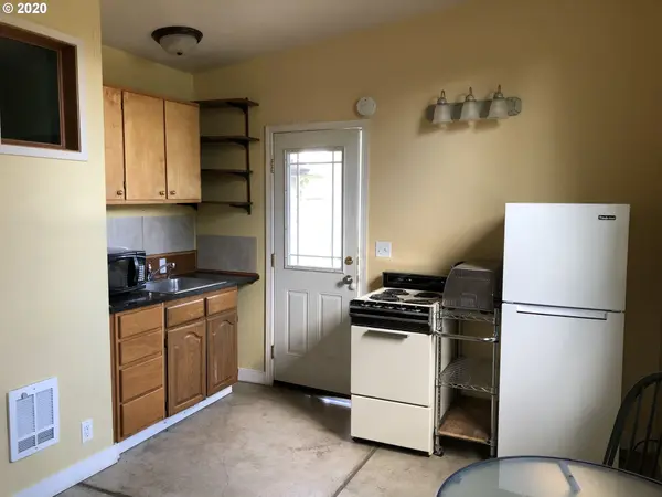 415 E 33RD AVE, Eugene, OR 97405