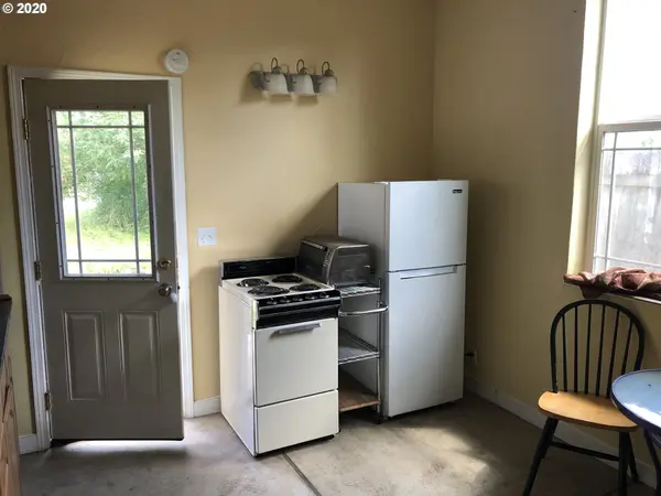 415 E 33RD AVE, Eugene, OR 97405