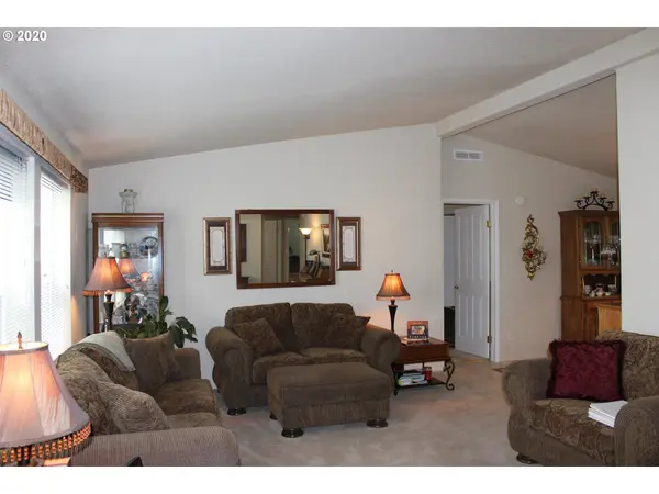 Eugene, OR 97402,4055 ROYAL AVE #SP 87